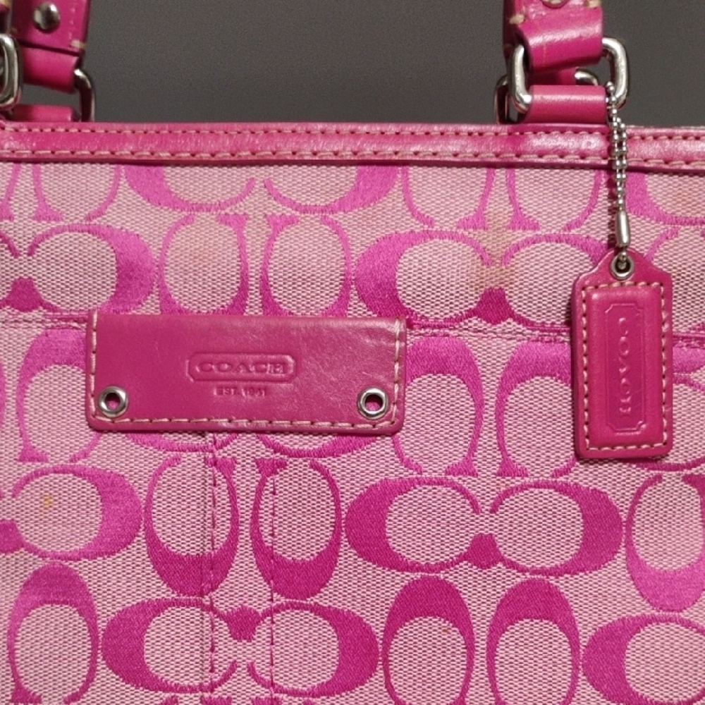 Authentic Coach Hampton Signature 🩷 Pink/Silver Tote GUC - Picture 2 of 15